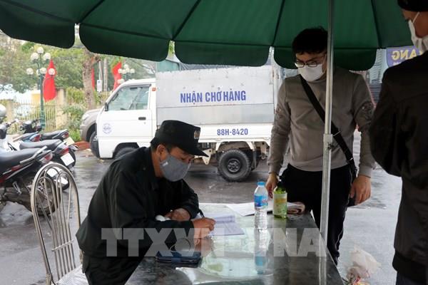 Trốn chốt kiểm dịch COVID-19, 4 thanh niên bị phạt 100 triệu đồng