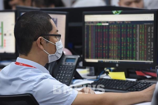 Chứng khoán sáng 1/2: Lực bắt đáy xuất hiện giúp VN - Index giữ sắc xanh