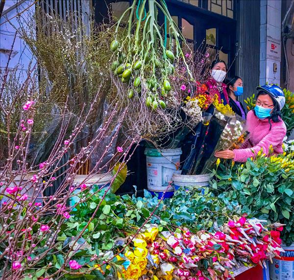 Người Hà Nội tất bật sắm lễ tiễn ông Công, ông Táo