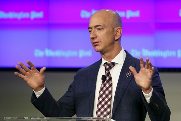 Tỷ phú Jeff Bezos từ chức CEO của Amazon