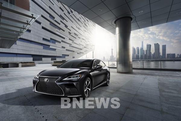 Lexus LS 500h và LS 500 nâng cấp về Việt Nam có giá bán từ 7,28 tỷ đồng