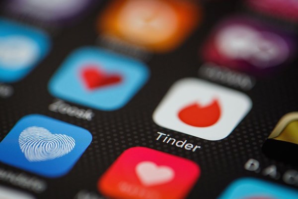 Tinder thử nghiệm tính năng ghép cặp bằng AI