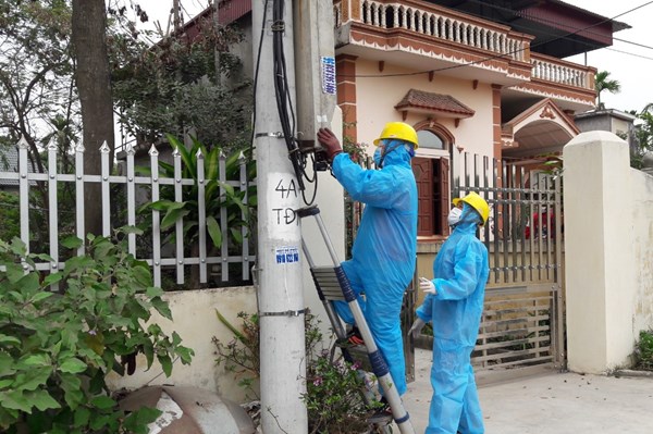 Những chiến sĩ áo cam trong tâm dịch Chí Linh - Hải Dương