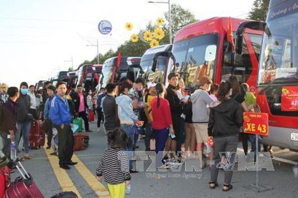 Hà Nội quyết định hỗ trợ tiền đưa công nhân lao động về quê đón Tết