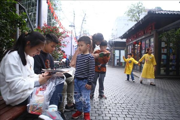 Tặng sách ngày Tết - Gieo tri thức, dưỡng tâm hồn