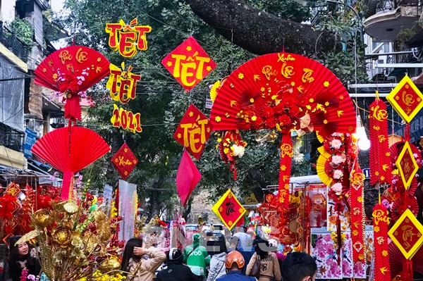 Người Việt thường làm gì trong ngày Tết cổ truyền?