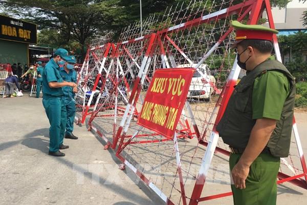 Bình Dương: Em trai của nhân viên sân bay nhiễm SARS-CoV-2