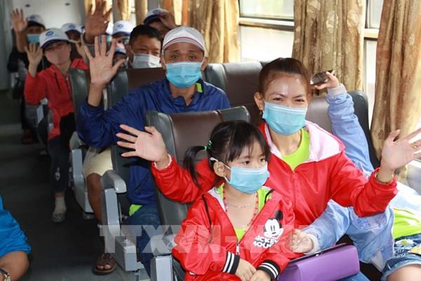 Chuyến tàu mùa Xuân đưa công nhân về quê đón Tết