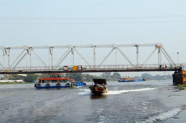 Từ ngày 15/3, phương tiện thủy trước khi vào cảng, bến phải báo trước cảng vụ