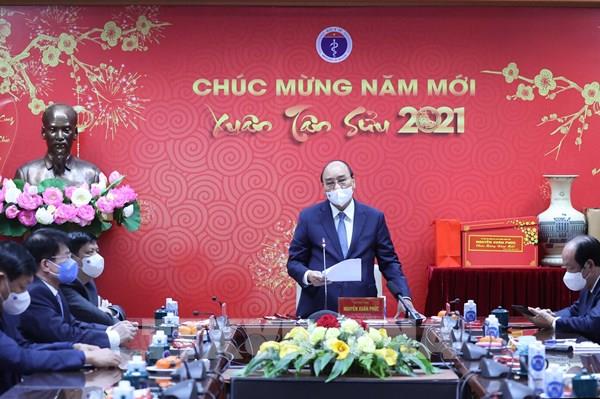 Thủ tướng động viên ngành y tế nỗ lực phòng, chống dịch COVID-19 trong Tết Nguyên đán 