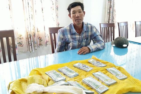 Khởi tố 2 đối tượng vụ vận chuyển ngoại tệ qua biên giới