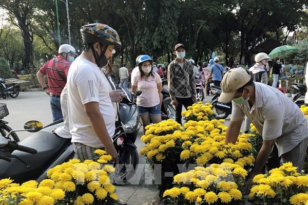 Tp. Hồ Chí Minh khuyến khích người dân tăng mua hoa Tết