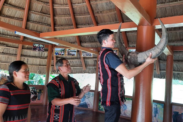 Người Cơ Tu bỏ tục đâm trâu trong ngày Tết