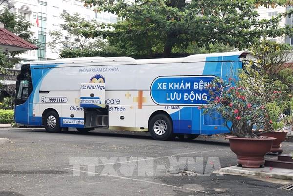 TP. HCM: Bàn giao xe khám bệnh lưu động lấy mẫu và xét nghiệm nhanh COVID-19