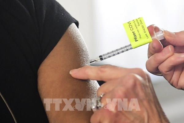 Mỹ miễn cách ly với những người đã tiêm vaccine ngừa COVID-19