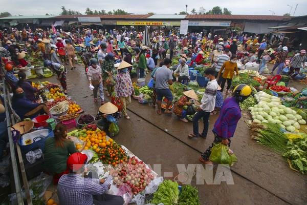 Thị trường ngày 30 Tết: Không thiếu hàng hoặc tăng giá bất hợp lý