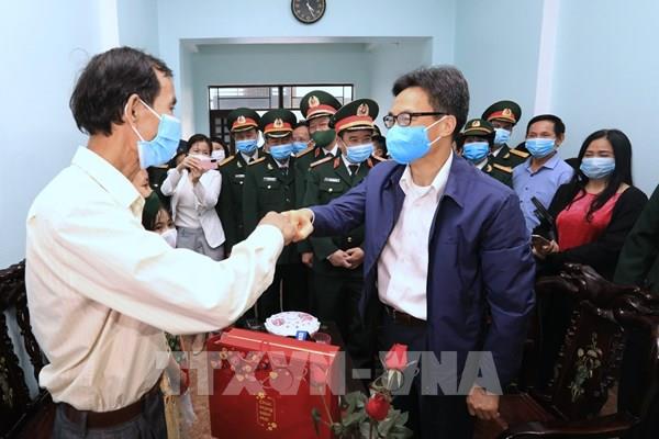 PTT Vũ Đức Đam chúc tết các gia đình có người thân bị cách ly phòng dịch COVID-19