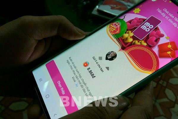 Dịch COVID-19: Lì xì online, giãn cách chẳng ngại
