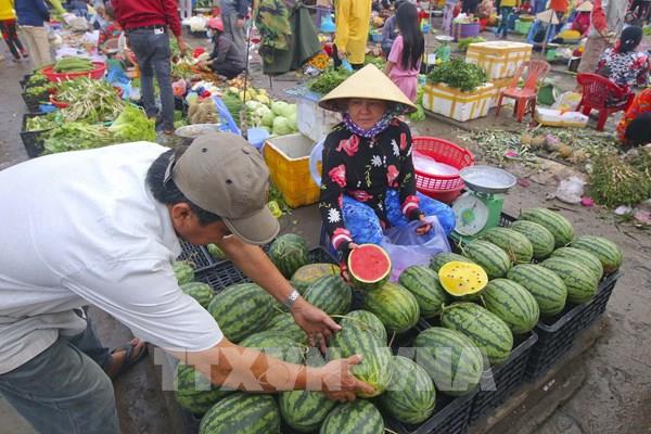 Giá cả tăng nhẹ trong ngày mùng 2 Tết
