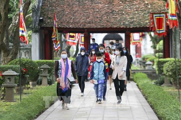 Người dân Hà Nội du xuân ngày mùng 2 Tết Tân Sửu