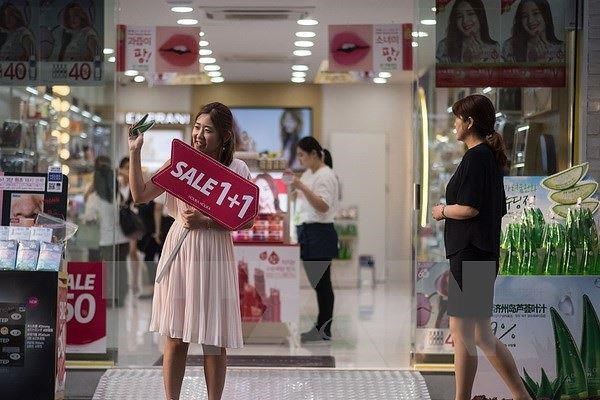 Rộ lên phương pháp làm đẹp chỉ nửa khuôn mặt
