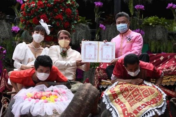 Lễ cưới tập thể của 52 cặp vợ chồng trong ngày Valentine tại Thái Lan