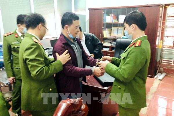 Bắt tạm giam hiệu trưởng chiếm đoạt tiền bảo hiểm của giáo viên, học sinh