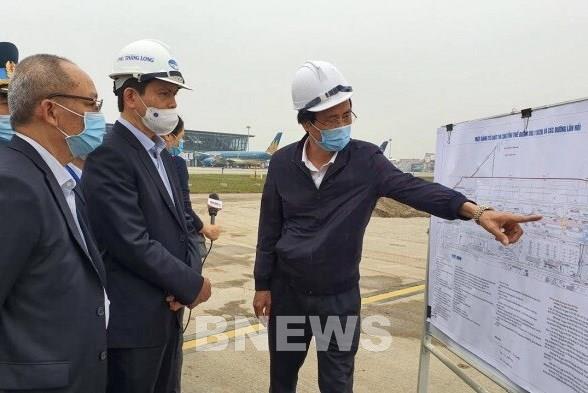 Đẩy nhanh tiến độ Dự án sửa đường băng, đường lăn sân bay Nội Bài