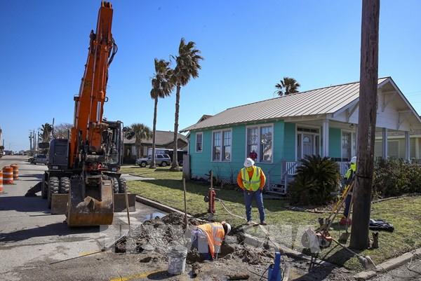 Mỹ: Hàng triệu người ở bang Texas chật vật vì thiếu nước sạch