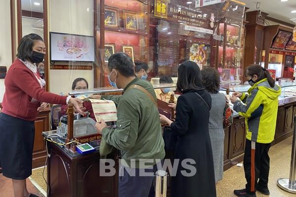 Giá vàng sáng 9/12 tiếp đà tăng 250 nghìn đồng/lượng