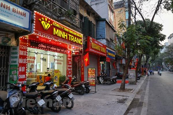 ’Phố vàng’ ở Thủ đô kém sắc hơn mọi năm trong ngày vía Thần Tài 2021 