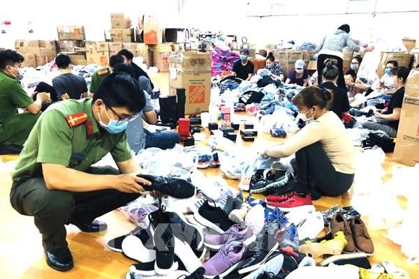 Phát hiện kho chứa hàng chục nghìn sản phẩm "hàng hiệu" không có hóa đơn chứng từ