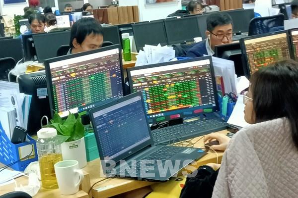 Fed duy trì lãi suất ở mức thấp: VN - Index tiến về đỉnh lịch sử