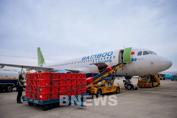 FLC vận chuyển miễn phí trang thiết bị y tế chi viện cho Hải Dương chống dịch COVID-19