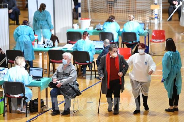 IMF cảnh báo dịch COVID-19 khiến nhiều nền kinh tế tụt hậu