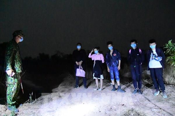 Bắt 5 đối tượng nhập cảnh trái phép vào Việt Nam