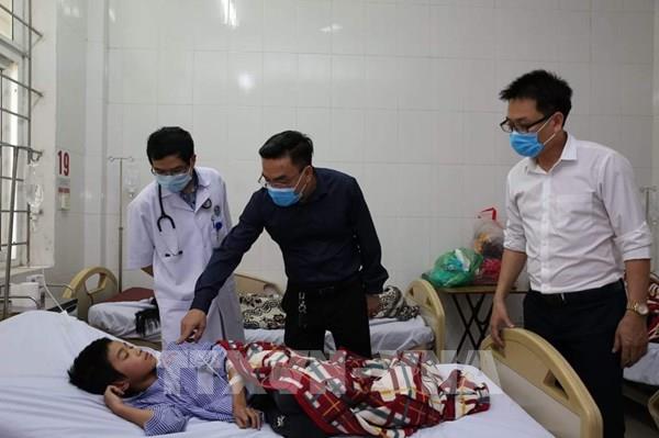 Ăn thịt bê thui, 8 người bị ngộ độc