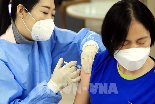 Hàn Quốc ưu tiên tiêm phòng COVID-19 cho nhân viên y tế tuyến đầu