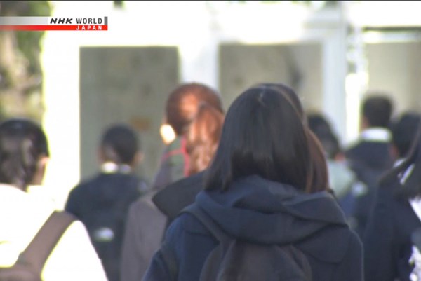 Nhiều trường trung học ở Tokyo cấm học sinh nhuộm tóc