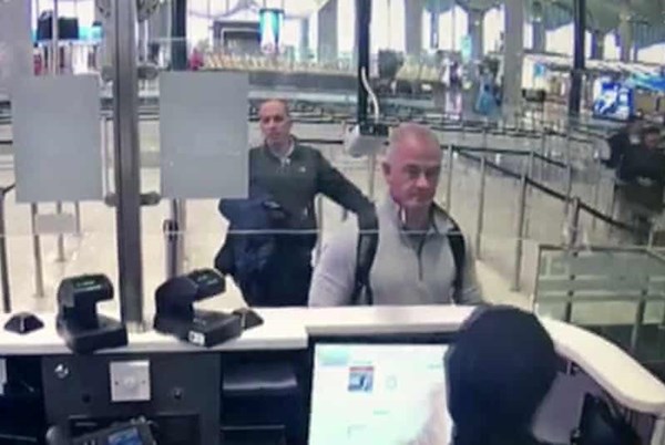 Hai đối tượng giúp cựu Chủ tịch Nissan tẩu thoát bị dẫn độ về Nhật Bản