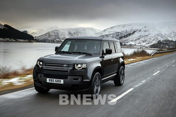 Ra mắt Defender V8 phiên bản động cơ nhanh và mạnh nhất