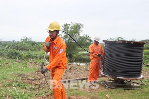 Quảng Bình: Gấp rút sửa chữa lớn, đảm bảo cấp điện cho người dân