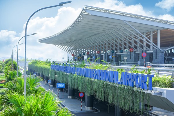 Sân bay Vân Đồn đón những hành khách đầu tiên ngày đầu mở cửa trở lại