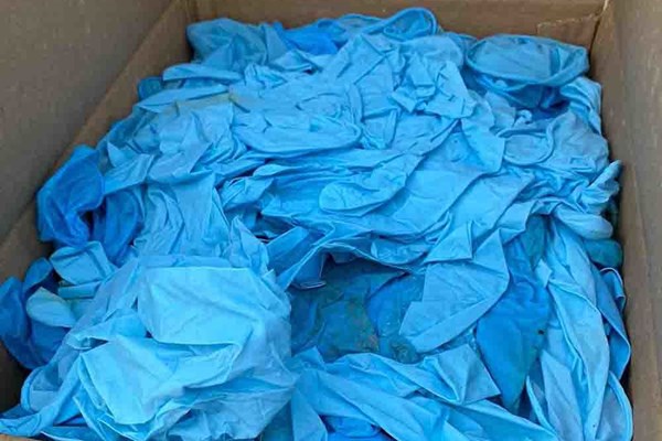 Lạng Sơn khởi tố vụ án hình sự về tội buôn bán găng tay đã qua sử dụng