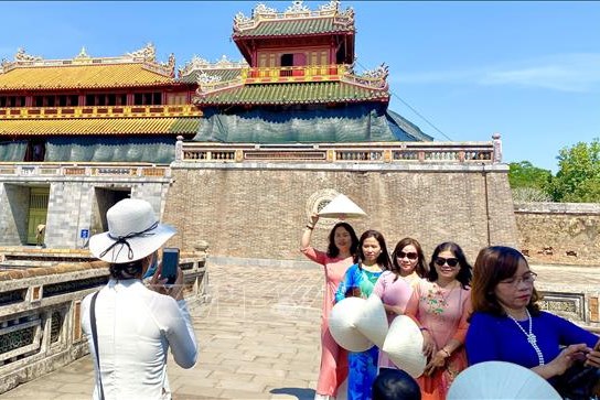 Miễn vé tham quan di tích Huế đối với công dân mặc áo dài truyền thống dịp 8/3