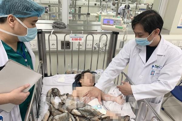 Bé gái rơi từ tầng thứ 13 chung cư đã ổn định, được ra viện