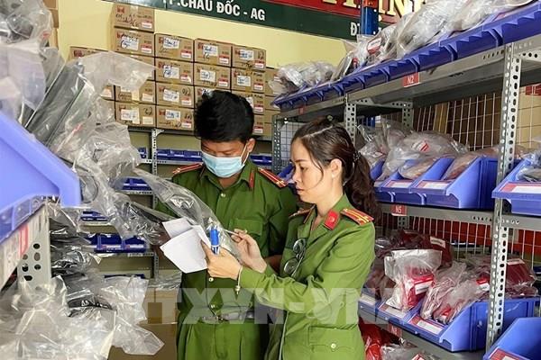 An Giang: Bắt Giám đốc công ty sản xuất buôn bán hàng giả với số lượng lớn