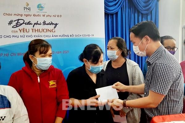 PNJ hỗ trợ phụ nữ khó khăn do tác động của dịch COVID-19