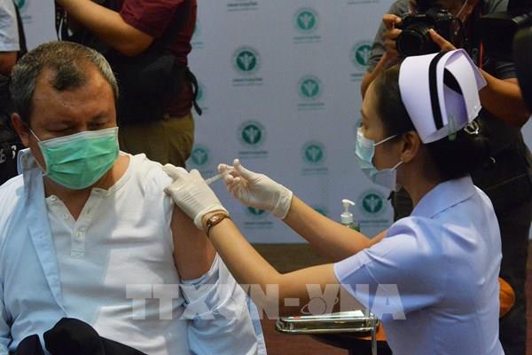 Thái Lan, Thụy Điển nghiên cứu áp dụng "hộ chiếu vaccine"