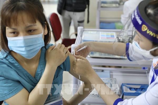 Việt Nam đã có 955 người đầu tiên được tiêm vaccine phòng COVID-19